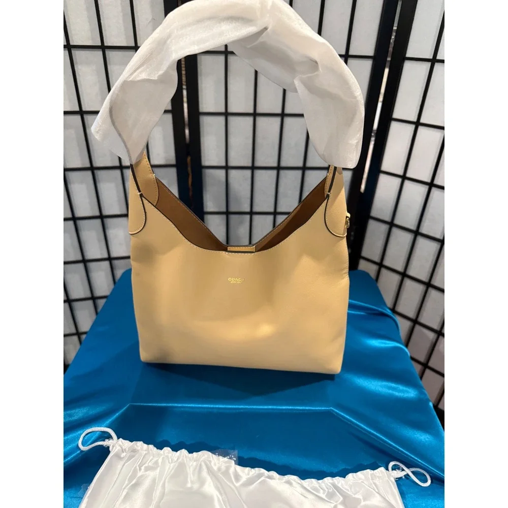 👜 COACH Brooklyn 28 Shoulder Bag — Cream | NWT | CU068